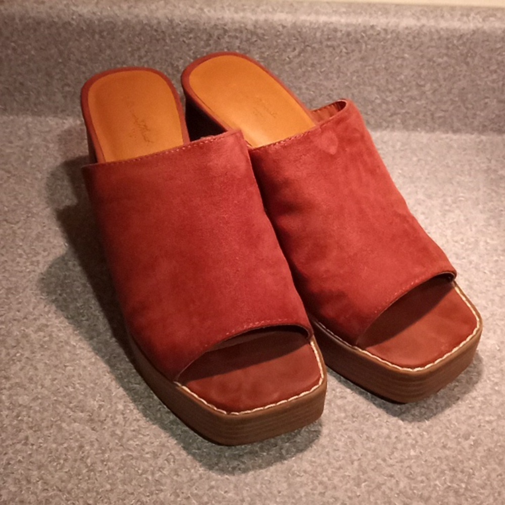 Universal Thread Platform Heels
